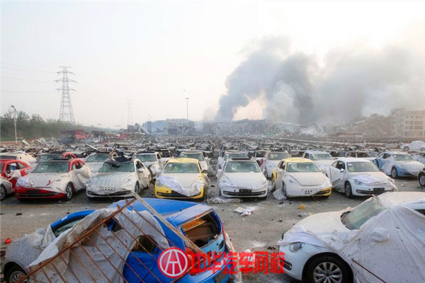 天津市濱海新區(qū)爆炸,汽車燒焦慘狀已無法形容（圖）@chinaadec.com