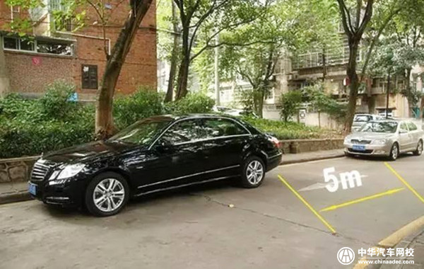 汽車駕駛寶典：車頭與前車的距離是多少米？@chinaadec.com